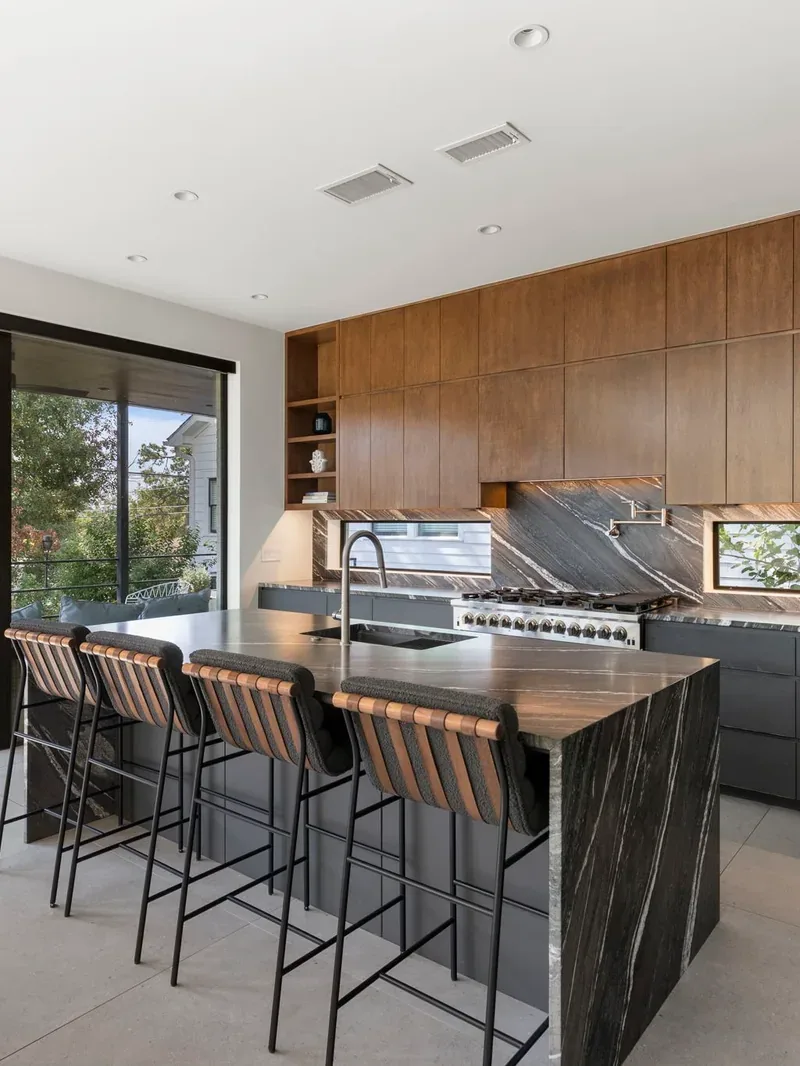 A home interior in Oak Forest